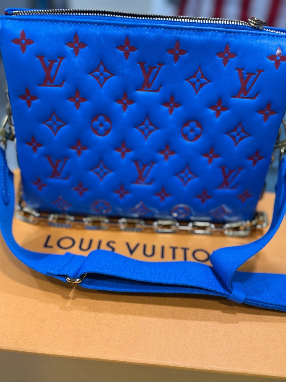 LOUIS VUITTON COUSSIN PM BLUE/RED LAMBSKIN GOLD CHAIN
LIMITED EDITION BAG